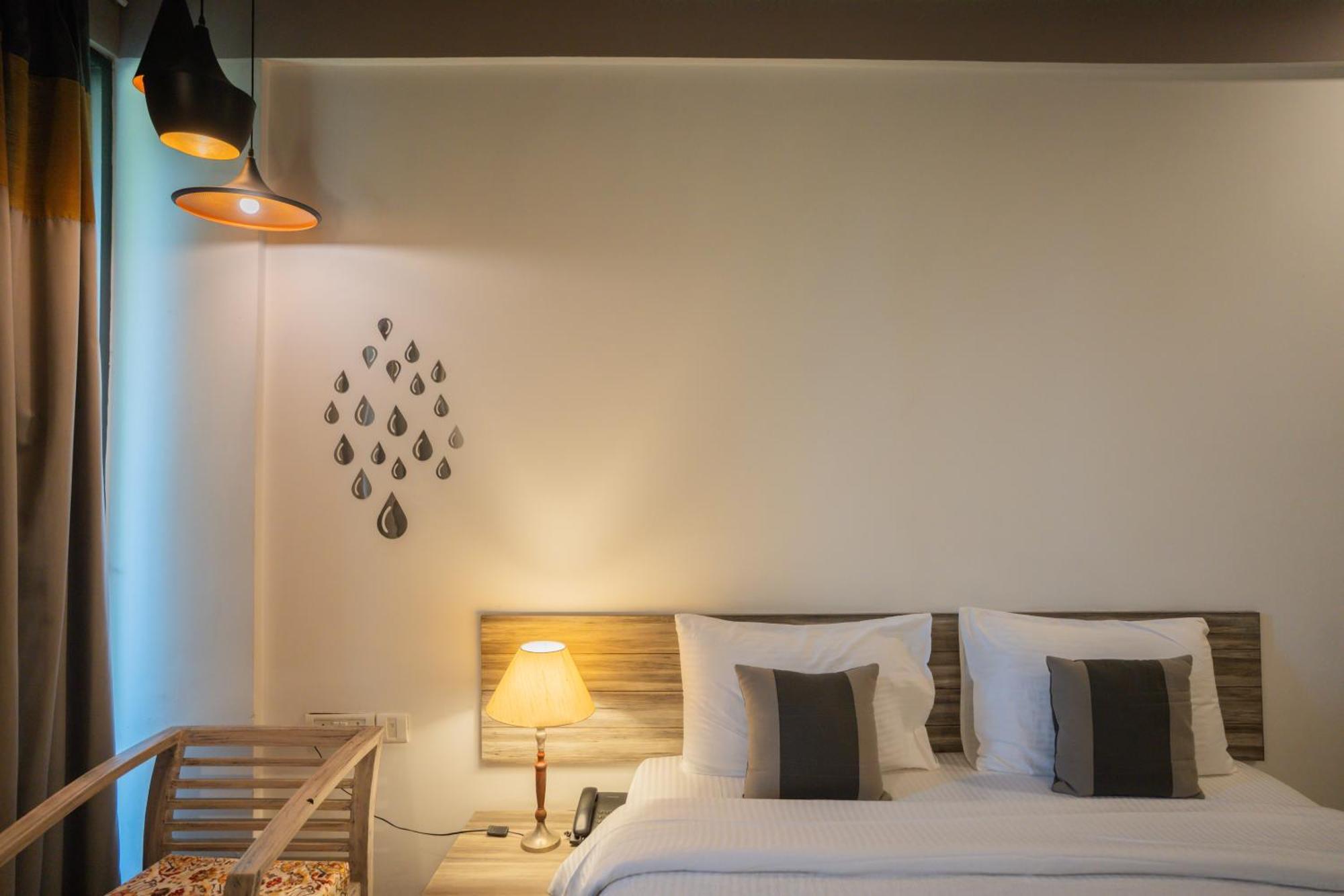 Ahuja Residency Parklane Hotel Gurgaon Exterior photo