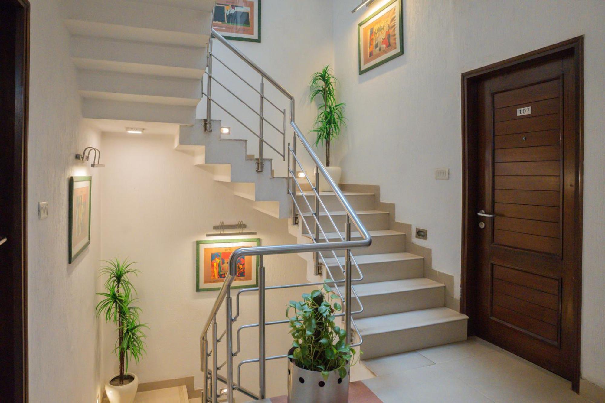 Ahuja Residency Parklane Hotel Gurgaon Exterior photo