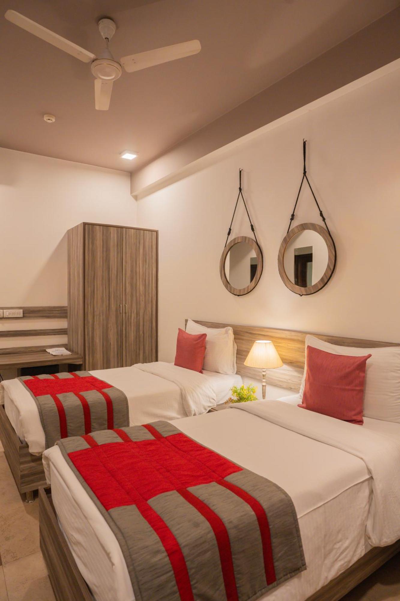 Ahuja Residency Parklane Hotel Gurgaon Exterior photo