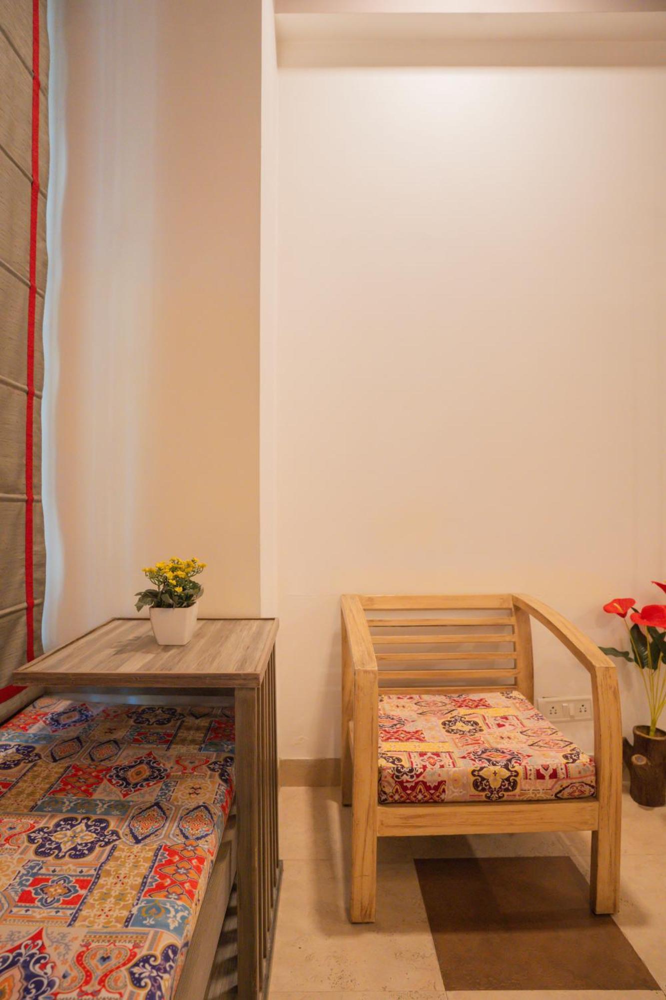 Ahuja Residency Parklane Hotel Gurgaon Exterior photo