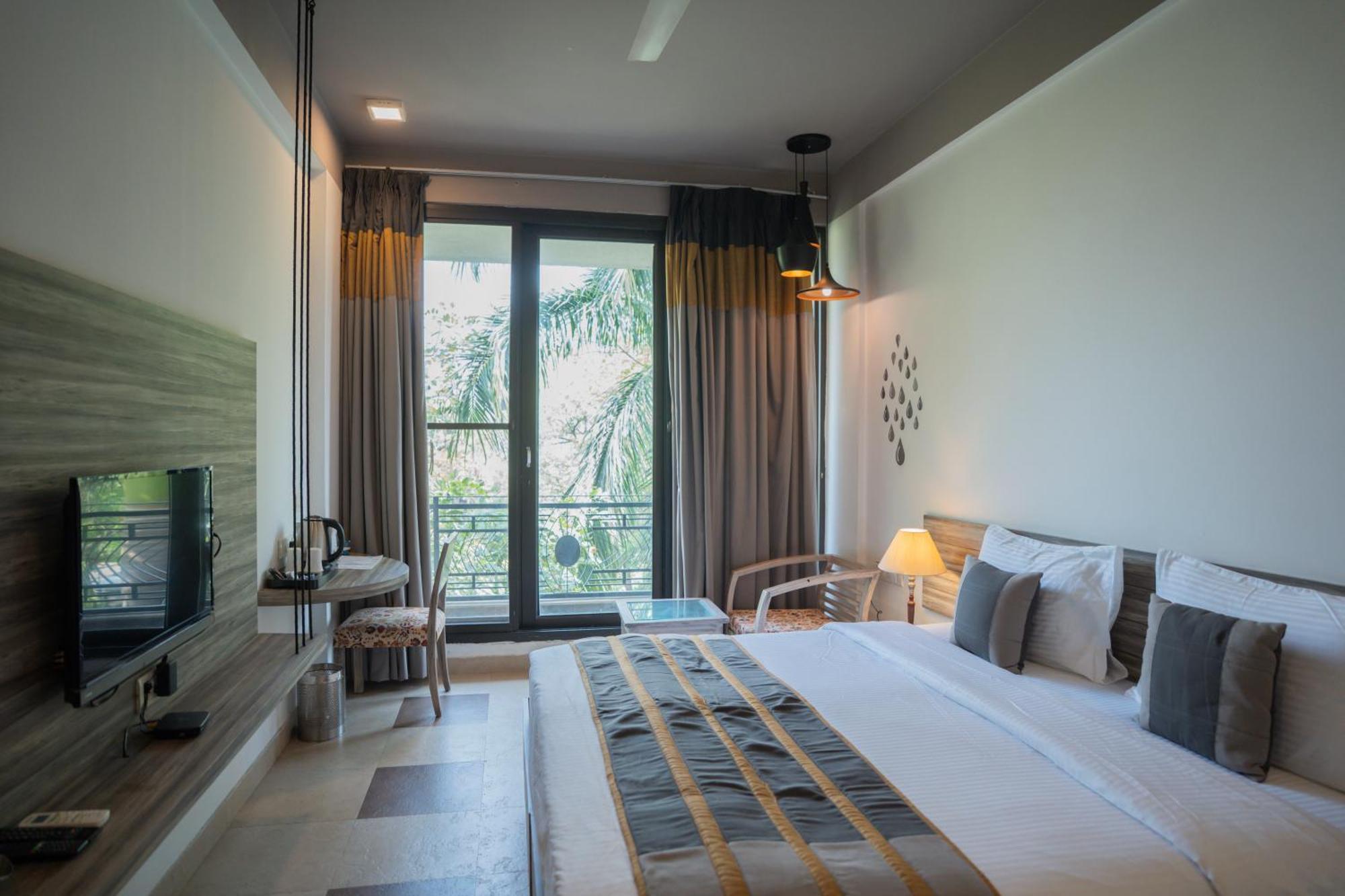 Ahuja Residency Parklane Hotel Gurgaon Exterior photo