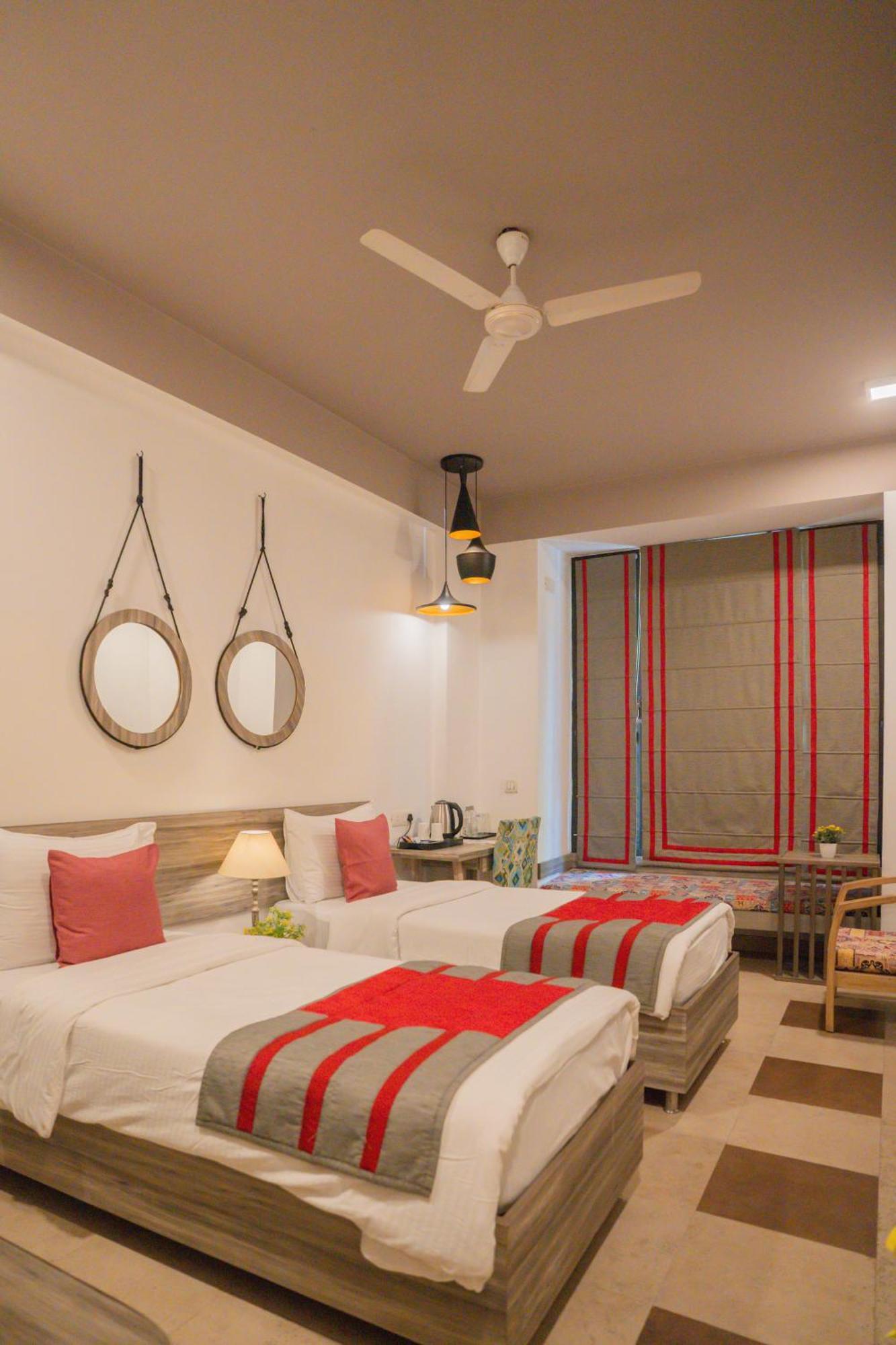 Ahuja Residency Parklane Hotel Gurgaon Exterior photo