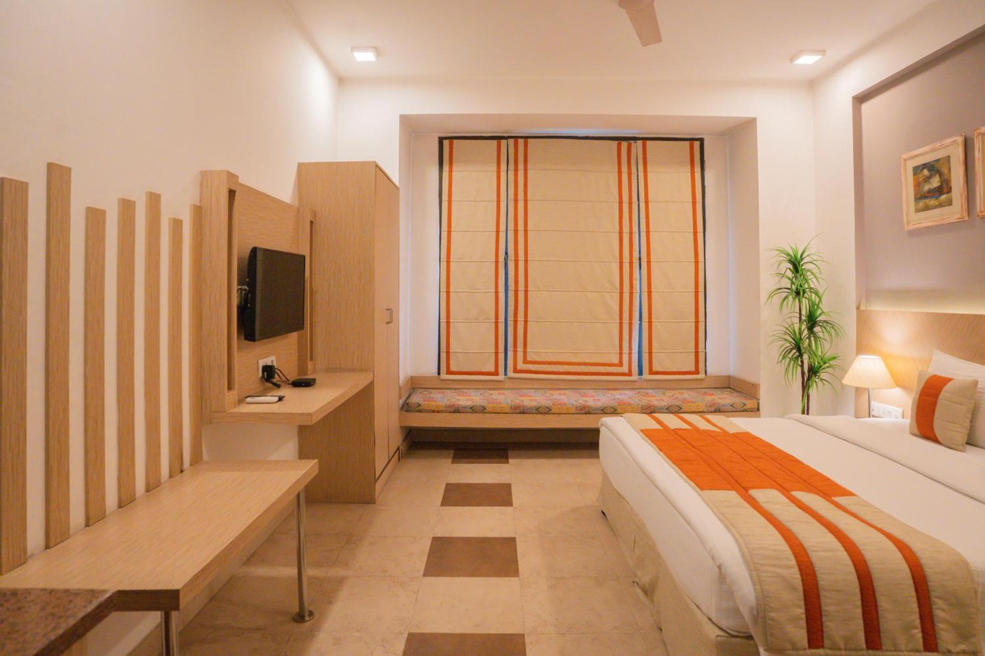 Ahuja Residency Parklane Hotel Gurgaon Exterior photo