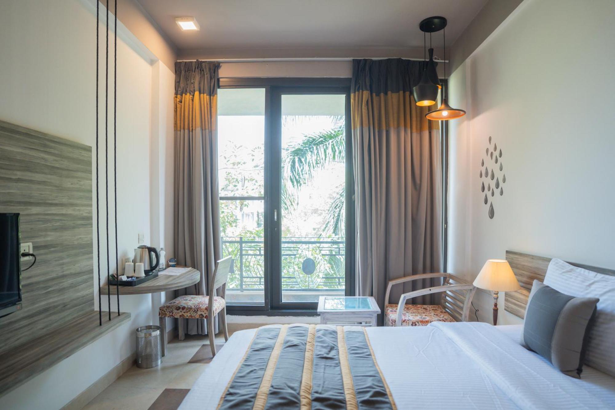 Ahuja Residency Parklane Hotel Gurgaon Exterior photo